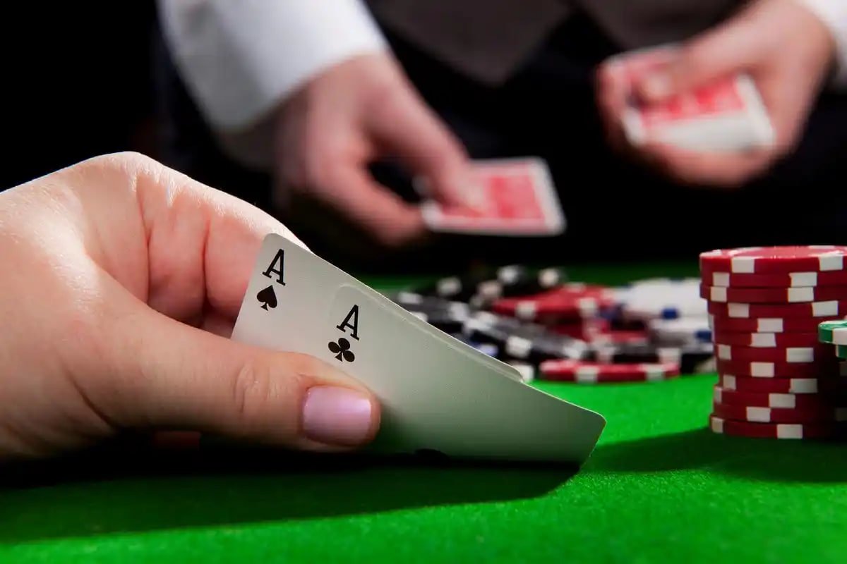 Responsible gaming message beside 777j football content for adult users